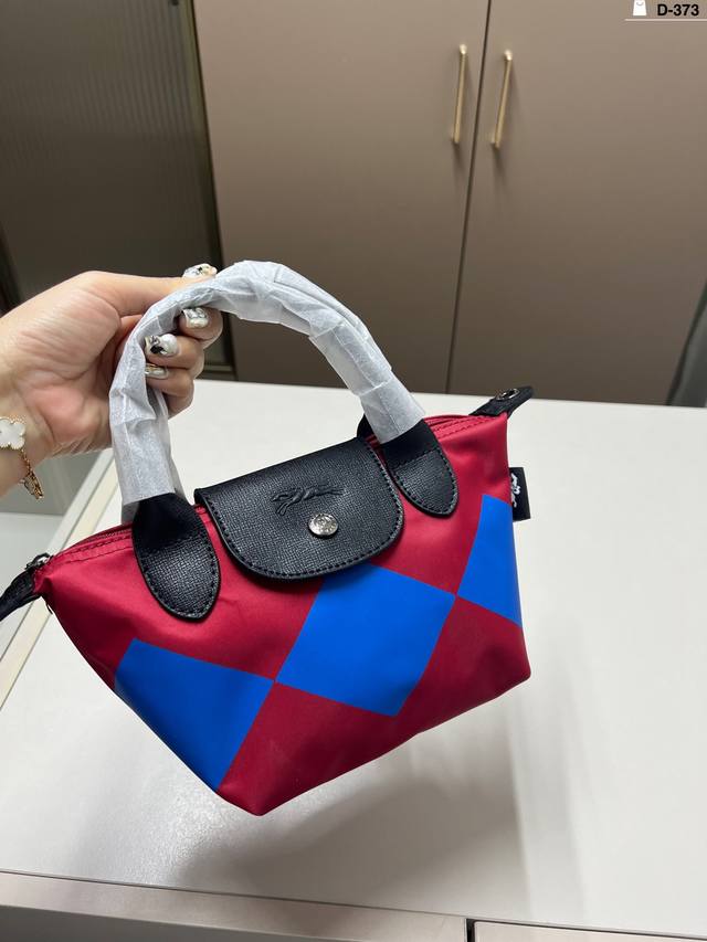 longchamp珑骧Lepliagecolliermassa女士系列手提单肩包 可折叠 d-373尺寸16 12 longchamp珑骧Lepliagecolliermassa女士系列手提单肩包 可折叠 d-373尺寸16 12