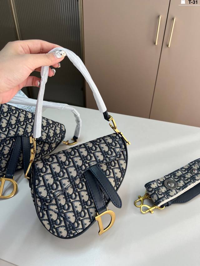 小 dior迪奥马鞍包 妥妥宝藏包包 可爱飒酷女孩必备 叫人无法抗拒 t-31尺寸18 12 22 16折叠盒飞机盒
