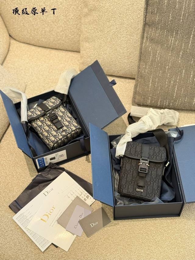 顶级原单 迷你Dior Hit The Road竖版翻盖信使包米色和黑色Oblique印花面料搭配黑色粒面牛皮革 dior 包包14 20图片专柜盒子包装