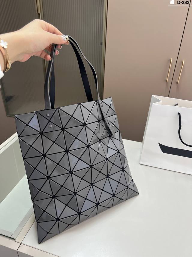 三宅一生6X6 购物袋 太适合夏天啦 又轻又方便小清新~ d-383尺寸34 34