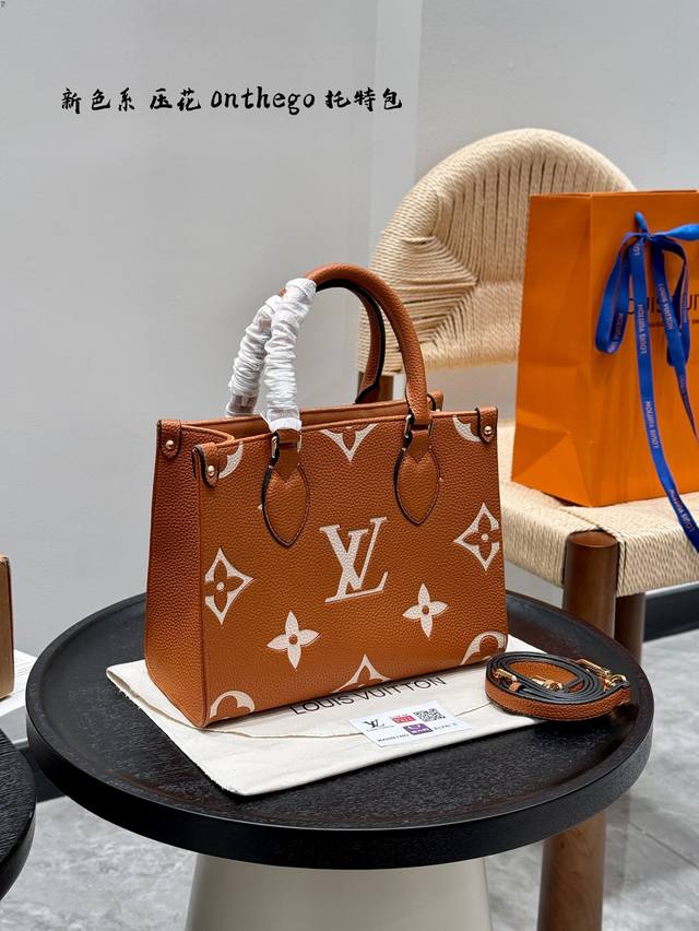 礼盒包装 size 25*18Cm 小号 lv新色系压花丛林托特包 整个包都是品质拉满 真的是太高级啦 冰淇淋色 这个颜色太惊艳啦 搜索 Lv Onthego购 礼盒包装 size 25*18Cm 小号 lv新色系压花丛林托特包 整个包都是品质拉满 真的是太高级啦 冰淇淋色 这个颜色太惊艳啦 搜索 Lv Onthego购