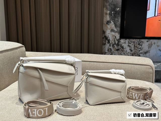 配盒 尺寸 18*11Cm 小号 24*15Cm 大号 loewe 几何包puzzle 最新对版的织布肩带 干干净净puzzle Edge很高级哦 牛皮品质 完 配盒 尺寸 18*11Cm 小号 24*15Cm 大号 loewe 几何包puzzle 最新对版的织布肩带 干干净净puzzle Edge很高级哦 牛皮品质 完