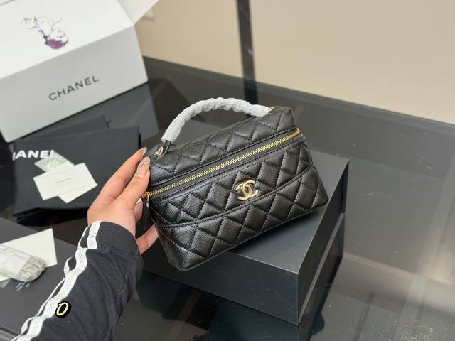 配折叠盒飞机盒 size 19.12Cm 香奈儿饭盒 Hobo 又称流浪包 包身轻便又有容量 又精美又实用 性价比超高 推荐入手之一 太好搭啦 随手一提 出门