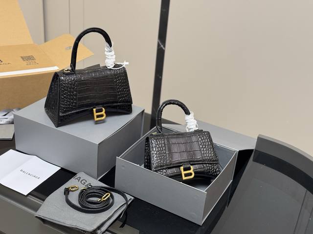 配折叠盒加飞机盒 巴黎世家沙漏包升级版 头层牛皮 真的超养眼 Hourglass 牛皮沙漏包 尺寸: 23.15Cm 19.13Cm