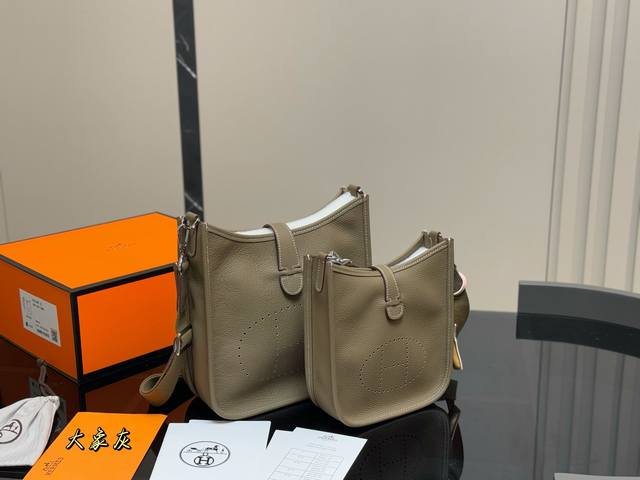 折叠礼盒 丝巾 小马 size 24Cm 19Cm 爱马仕伊芙琳 Evelyne 独家定制版本 进口皮胚 不是市面普通版本 绝对的性价比超高 小巧轻便容量足