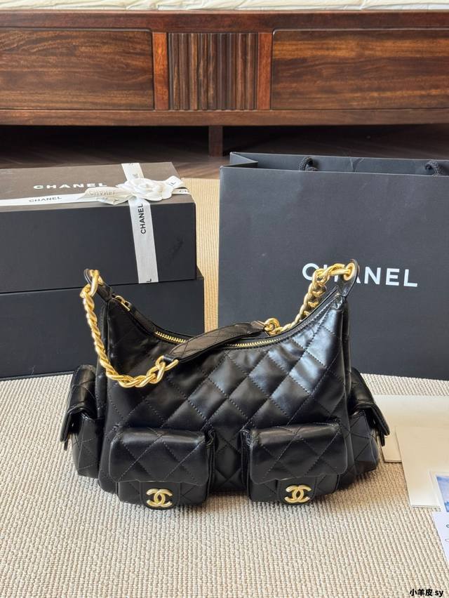 小羊皮 chanel 25C Jennie同款Hono包 25C 早春度假系列 jennie加持的款都非常火爆[ 这只嬉皮包真的好绝 功能性口袋设计又潮又复古