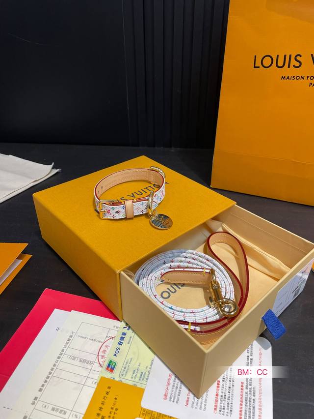 配盒 Lv 白三彩宠物项圈狗链条 可调节 适合犬种幼犬 吉娃娃 约克夏 迷你贵宾 博美犬 适合脖子周长20-26Cm