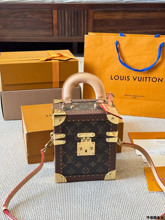 牛皮版本 lv petite Malle 小硬箱盒子 配手拎袋飞机盒折叠盒子 lv petite Malle 小硬箱盒子 经典构型 非常精致 虽然不如大包实用性