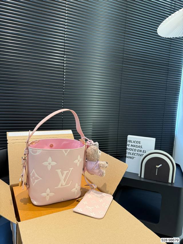 配飞机盒折叠盒子 盲猜这次Lv上新黑马是All In Bb Lv水桶 Lv尤物 尺寸 17 18.5 货号98679