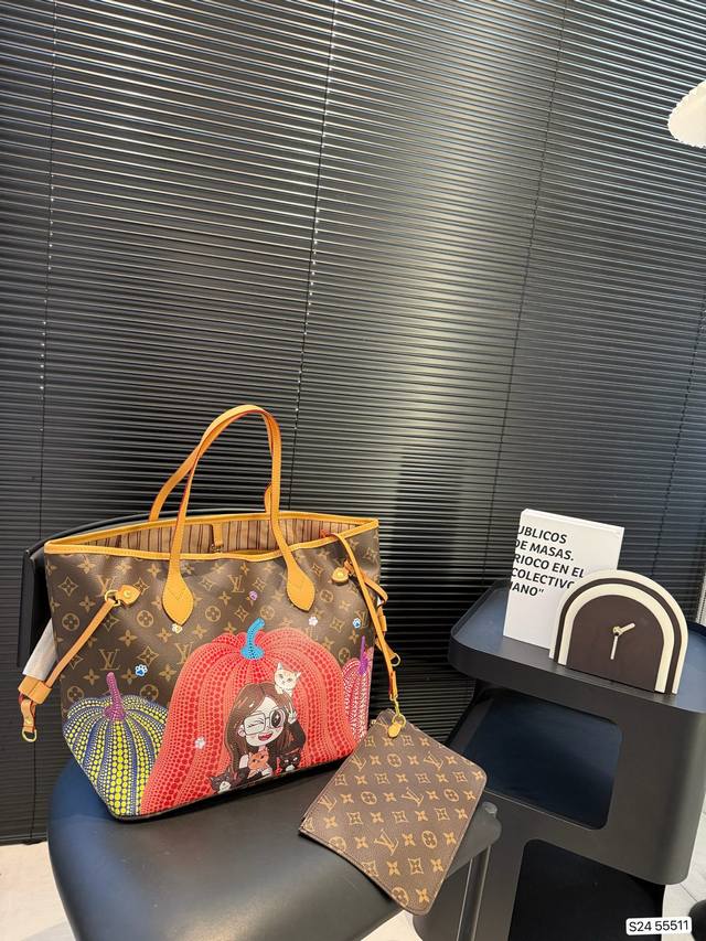 新款Lv购物袋 超火的Tote彩绘托特包 日常通勤都非常可会越用越喜欢的一款 值得入手 尺寸 32 29 货号55511