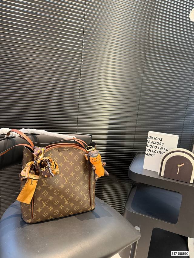 Lv托特包 大小适中 容量感人 休闲正装皆可轻松驾驭 尺寸 28 27 货号改版66850