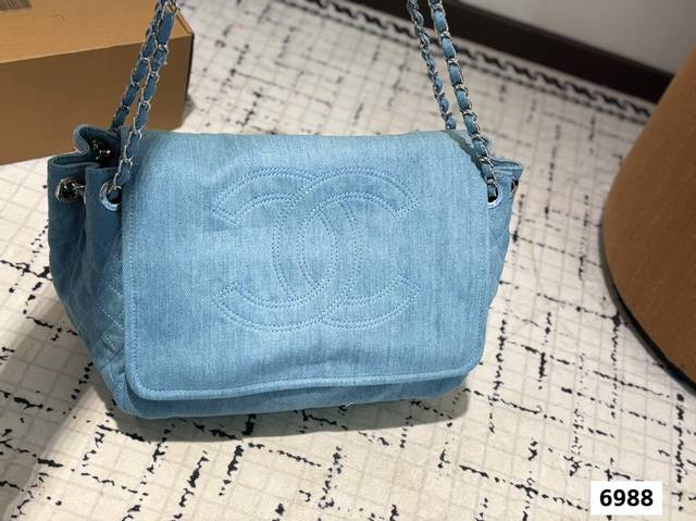 香奈儿牛仔链条包 简单百搭 颜值高 日常出街首选 潮酷时尚女孩必入款 尺寸 30.25