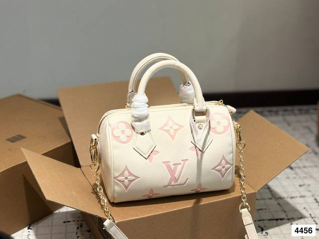 lv 路易威登Speedy 20奶蓝色枕头包斜挎老花百搭 女包M46883本款Nano Speedy手袋选用Monogramempreinte皮革 通过压印和印
