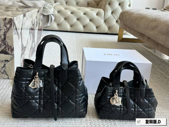 配盒 升级版 size 28*21Cm 24*15Cm d家 超火的Toujours 购物袋 个人觉得 包型真的很耐看 又休闲 又优雅 现在它很火哦 中号 Si