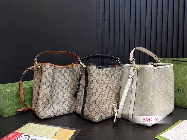 配折叠礼盒 原单专柜品质 水桶包 原版牛皮 原单顶级版 配礼盒 gucci 水桶包 最新系列 链条包 配原版乌木色牛皮 这个款复古韵味特别浓 对版 原版内里 上