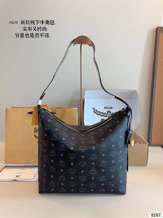 mcm Hobo牛角包 金厲牌锁挂扣超精致 可腋下可斜挎可手拿 都市 休闲 潮流 街拍各种风格随意拿捏 时尚弄潮Er不容错过尺寸 33*10*33Cm