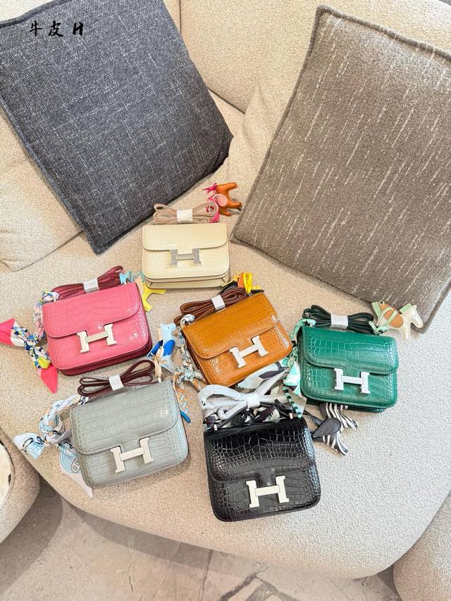 hermes 有人能抵挡康康吗 限量款的康康王是铁眼石扣哦 很特别只用过一次小包子是最耀眼的低调奢华小小的一只背在身上很有气质19Cm配盒子