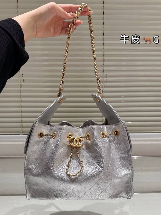 头层皮 chanel 25S 牛皮Hobo流浪包 香奈儿 Chanel 牛皮刺绣购物袋出货 超级柔软 亲感特别好 内里采用同质量牛皮料 超级好物 等你来背 尺寸
