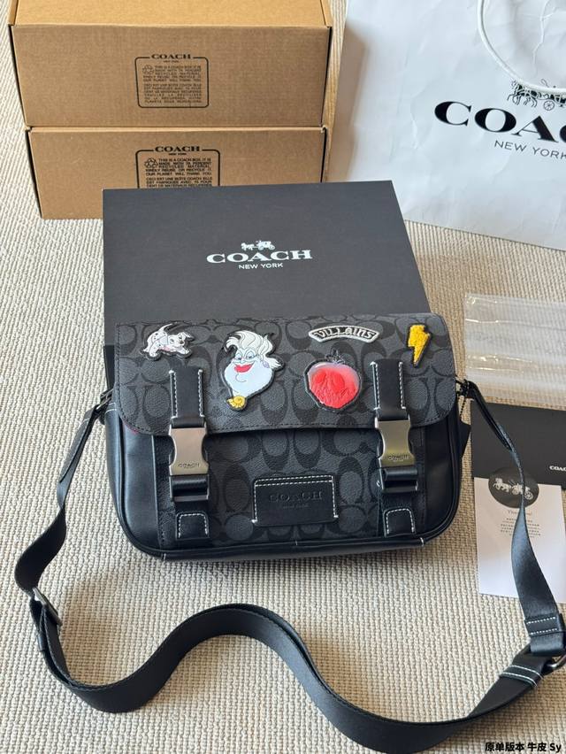 原单版本 牛皮 男士邮差包 Coach酷帅邻家风走起~ 冬日里的男包应该如何选择时尚界男包内卷舌 白色的冬日不如配上一些明亮的颜色打造酷帅邻家风~ Coach蔻