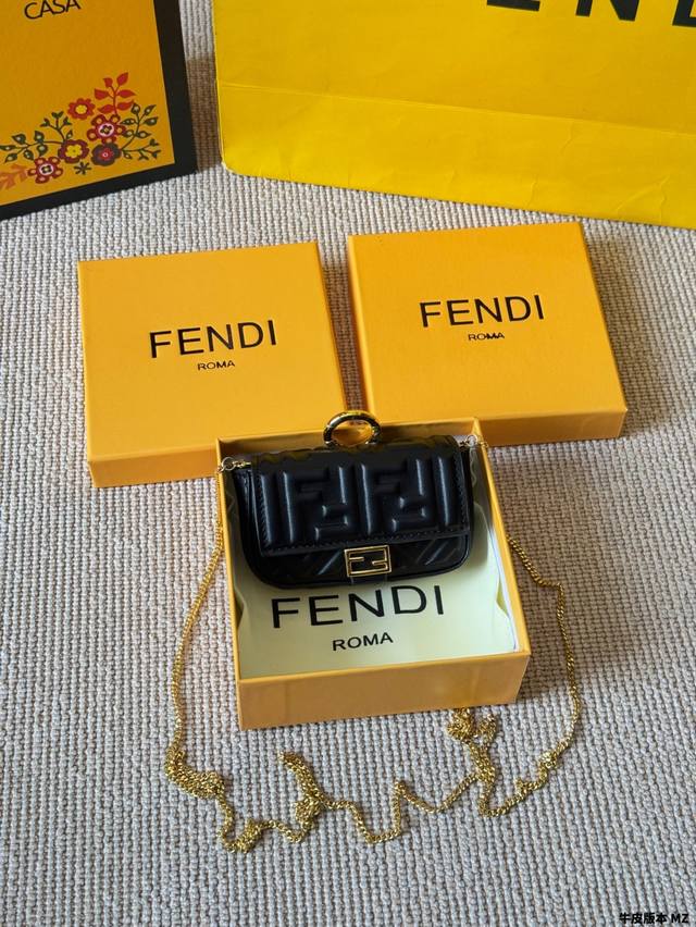 牛皮版本 fendi Nano法棍 可可爱爱 fendi 粉色全皮Nano法棍链条包 尺寸11*7 凹造型百搭 附件尘袋 盒