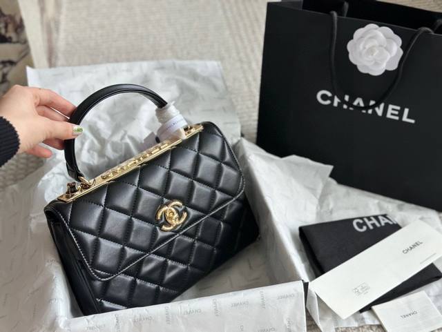 香奈儿包包Ltrendycc一眼万年 小香Cc Trendy黑色复古款 小香秋冬款 结合了Cf的优雅和Handel的干练Trendy真的是太好看了吧.... 小