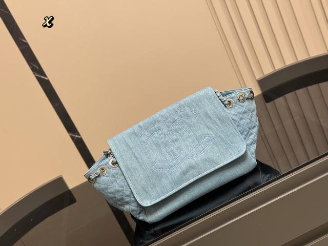 香奈儿牛啊牛啊还得是牛仔 牛仔是很随性又很好用的一种材质呢吧 chanel这一只的牛仔邮差包真的很乖呢 尺寸:30.24Cm