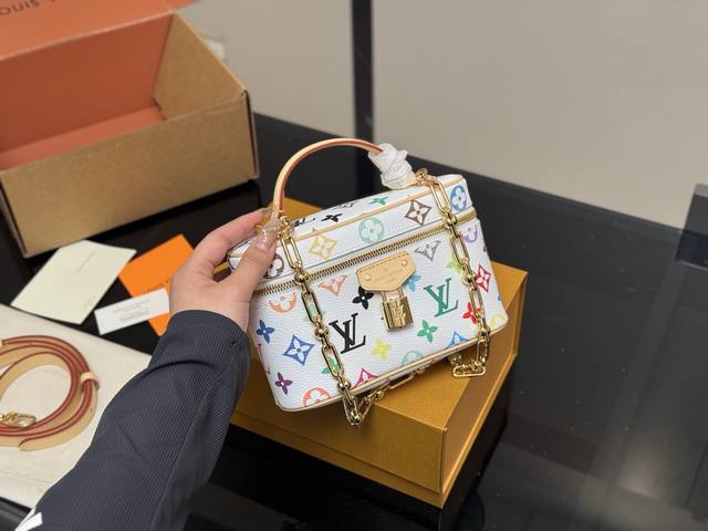 折叠盒飞机盒 原版来啦 lv Nice Vanity化妆包 原版五金 size:19*12Cm 搭配原版肩带 一宽一细