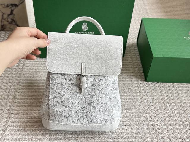 配皮 size 20*23Cm 背不腻的Alpin Mini Goryar d戈雅双肩包 自重很轻哦 背法也可以随意切换 Mini Size上身的休闲时髦感 我