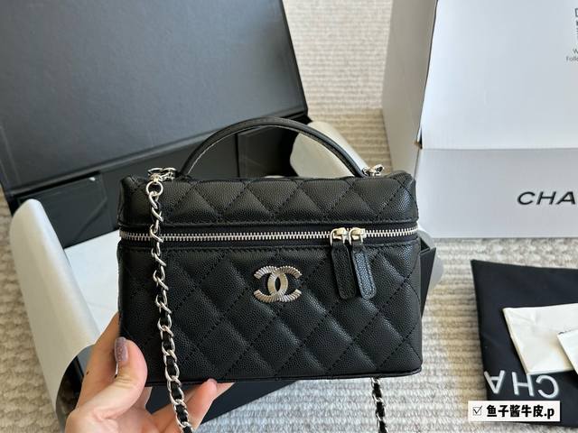 原版牛皮 一Chanel 25C爆款Ip盒子包 运气超级好~ 包型是Lp40的大小非常精致可爱这一季最难买的款产量极少19Cm 折叠盒 原版牛皮 一Chanel 25C爆款Ip盒子包 运气超级好~ 包型是Lp40的大小非常精致可爱这一季最难买的款产量极少19Cm 折叠盒