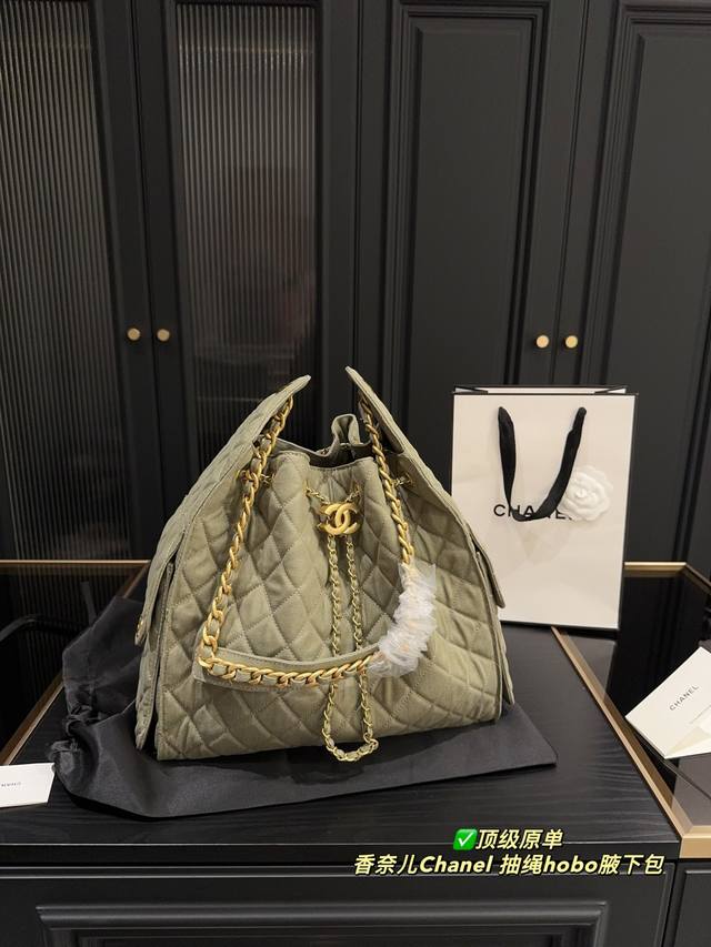 顶级原单 配盒尺寸35.33 香奈儿Chanel 抽绳Hobo腋下包 今年最喜欢的包包 小香怎么这么会啊 经典咱就不说了这个颜色怎么越来越嫩越来越好看了满分就给