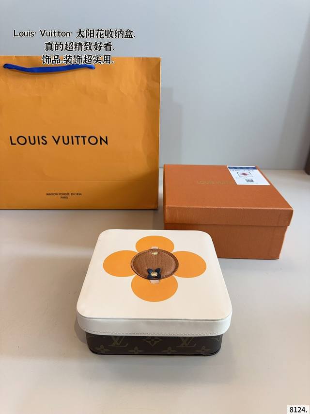 配礼盒. lv方形礼盒收纳盒 可做首饰盒 糖果盒 珠宝首饰的归宿 这只不只是老花盒子 还有彩绘拼色 你是否厌倦了那些千篇一律的珠宝盒 想要为你的珠宝找一个既独特 配礼盒. lv方形礼盒收纳盒 可做首饰盒 糖果盒 珠宝首饰的归宿 这只不只是老花盒子 还有彩绘拼色 你是否厌倦了那些千篇一律的珠宝盒 想要为你的珠宝找一个既独特