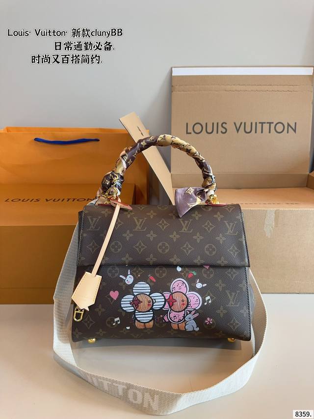 彩绘 配礼盒 Lv 路易威登Cluny 单肩斜款 这款包真的很简单 越看越好看 容量非常感人 轻松装纳日常随身物品 这只包真的要安利大家 简直是搭配神器 女神必