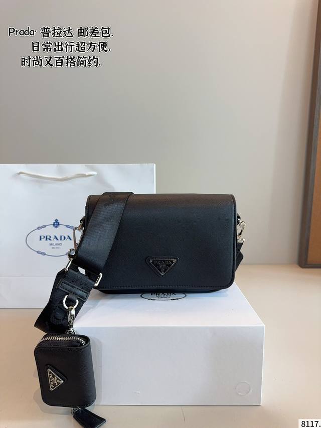 配礼盒. 普拉达prada 相机邮差包 百搭到没朋友 就是酷 时尚感超强 辦识度很高 很能装 上身也帅气 尺寸 21*5*15Cm