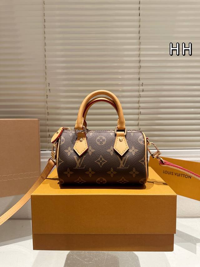 全套包装 lv Nano Speedy 16 枕头包 lv 新款系列 枕头包 手袋,全网首发 Lv Speedy Nano 枕头包这款Retiro 手袋以标志性