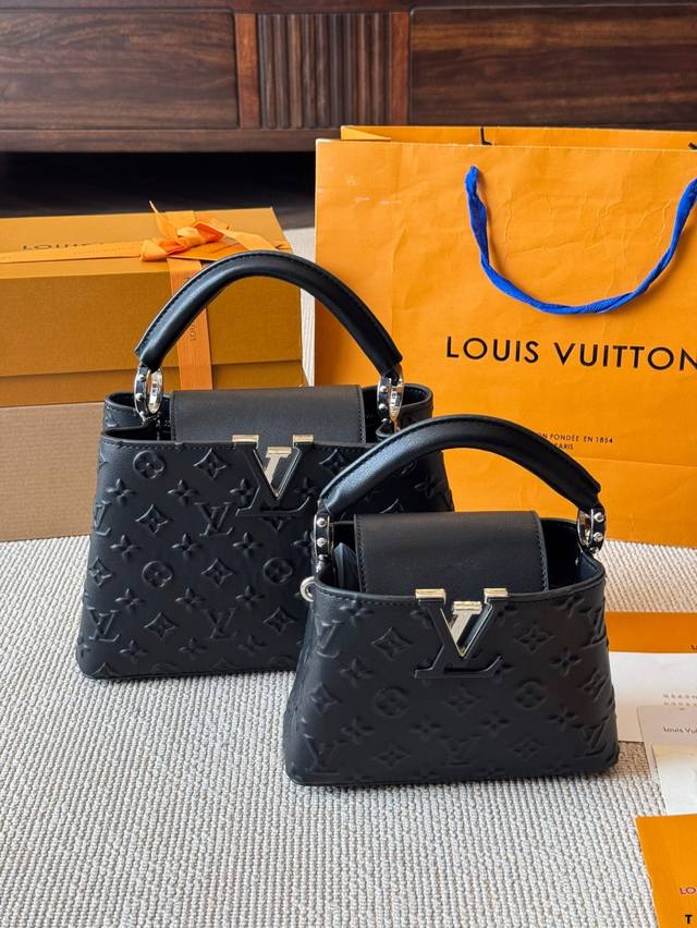 lv Capucines 作为Lv代表性高定包款之一的Capucines手袋 每一季都会尝试不同的设计 并搭配新配色 新材质与新饰面 更加高端气质 小小的尺寸变 lv Capucines 作为Lv代表性高定包款之一的Capucines手袋 每一季都会尝试不同的设计 并搭配新配色 新材质与新饰面 更加高端气质 小小的尺寸变