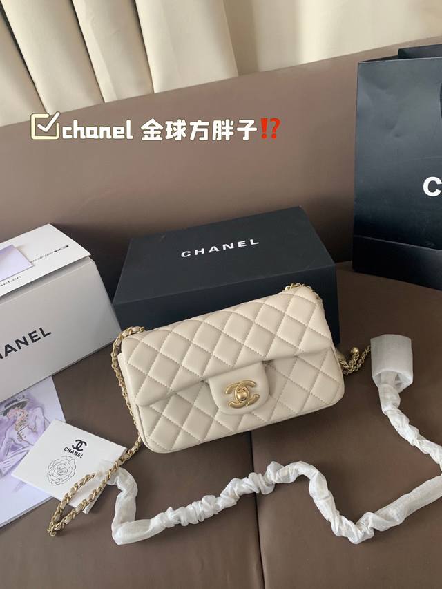 Chanel 小羊皮香奶奶 金球方胖子 new Arrival 最美金球方胖子人间香奈儿 白富美小姐姐必备款 单独夸最让人挪不开眼 就是小金球了太高级~ 今年的
