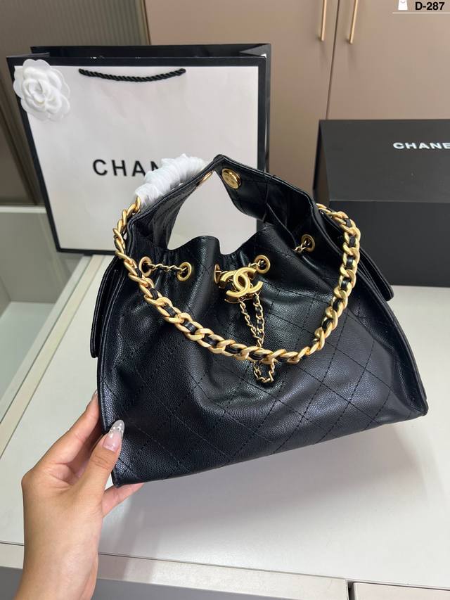 牛皮 香奈儿Chanel 嬉皮腋下包托特包这款觉得手拎就很好看 配休闲装很酷啊 实物很漂亮 质感超级棒D-D-287尺寸25 20折叠盒