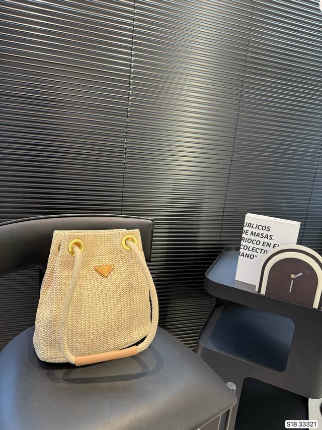 普拉达 Ss25 编织水桶托特包 prada 复古优雅 满满的高级感 大小适中 容量感人 休闲正装皆可轻松驾驭 尺寸 27 27 货号33321