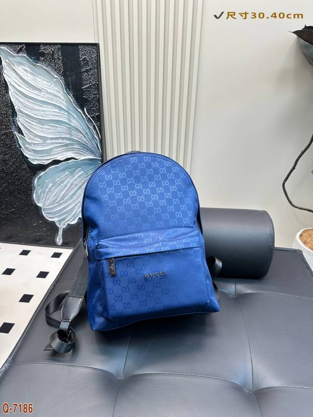 尺寸30.40Cm 酷奇 Gucci双肩包干干净净 简简单单 搭配休闲风的穿搭舒适又有活力