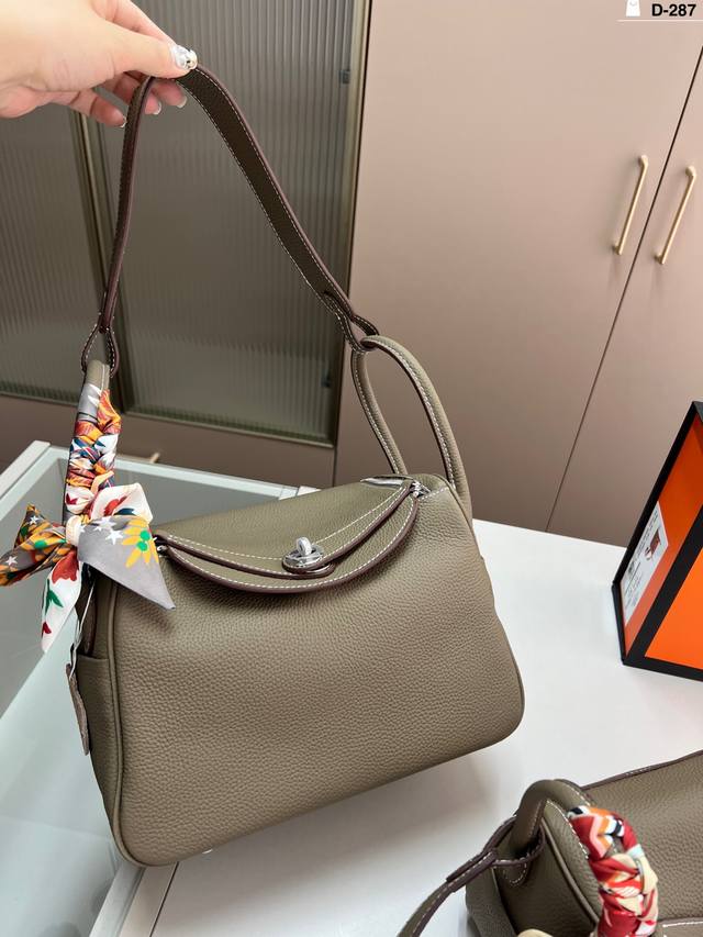 大 牛皮 hermes Lindy爱马仕琳迪包 斜挎 手拎 妥妥的一枚小可爱 d-287尺寸19 13 26 16折叠盒