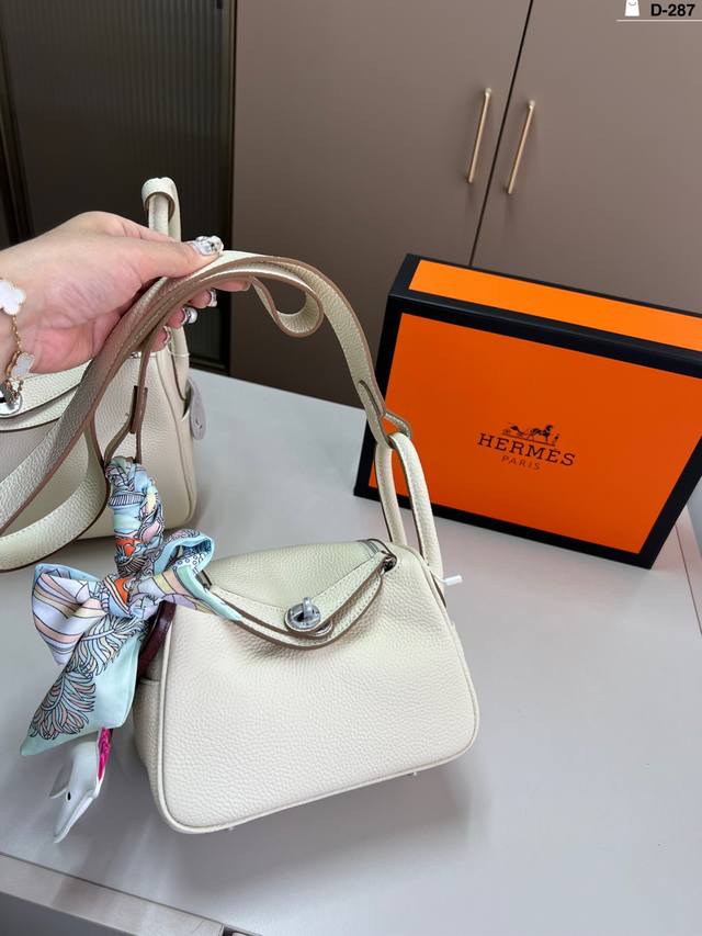 小 牛皮 hermes Lindy爱马仕琳迪包 斜挎 手拎 妥妥的一枚小可爱 d-287尺寸19 13 26 16折叠盒