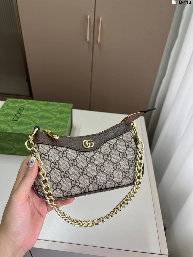 酷奇腋下包Gucci古驰链条包 上新啦新款Gucci古驰月牙包 古驰的月牙包一整个美住 d-113尺寸18 10折叠盒