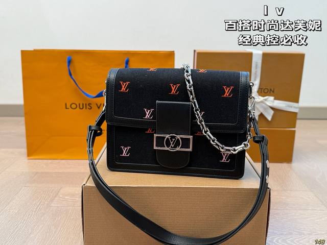 lv达芙妮 经典控必收 很有气质 非常百搭时尚 上身颜值具高 街拍最热款 尺寸25 18