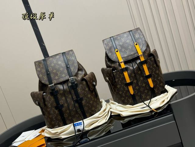 原版 lv 双肩包 经典面料 手感超级Nice 沉稳大方 你不会选错的 尺寸 33*43