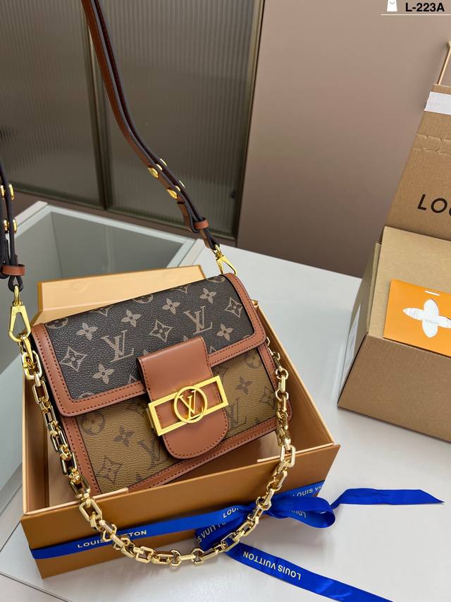 lv 达芙妮 不管是休闲装还是正装 它都可以搭配的游刃有余 l-223A尺寸20 14折叠盒飞机盒