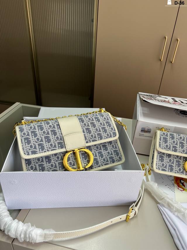大 迪奥Dior新款Logo 翻盖包蒙田包 受年轻人喜爱 明星们也都在追捧 d-36尺寸20 11 25 14折叠盒飞机盒