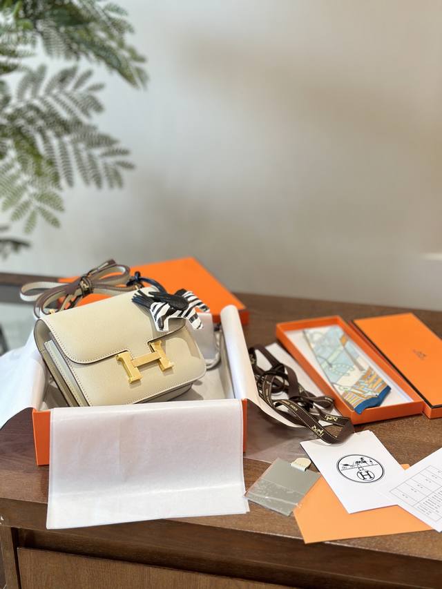 头层手掌纹Epsom牛皮 送丝带小飞马挂件Logo镜子 轻奢康康包性价比超高的经典搭配王 今天给大家推荐Hello家的康康包 颜值超耐打 经典又百搭 拍照出来也