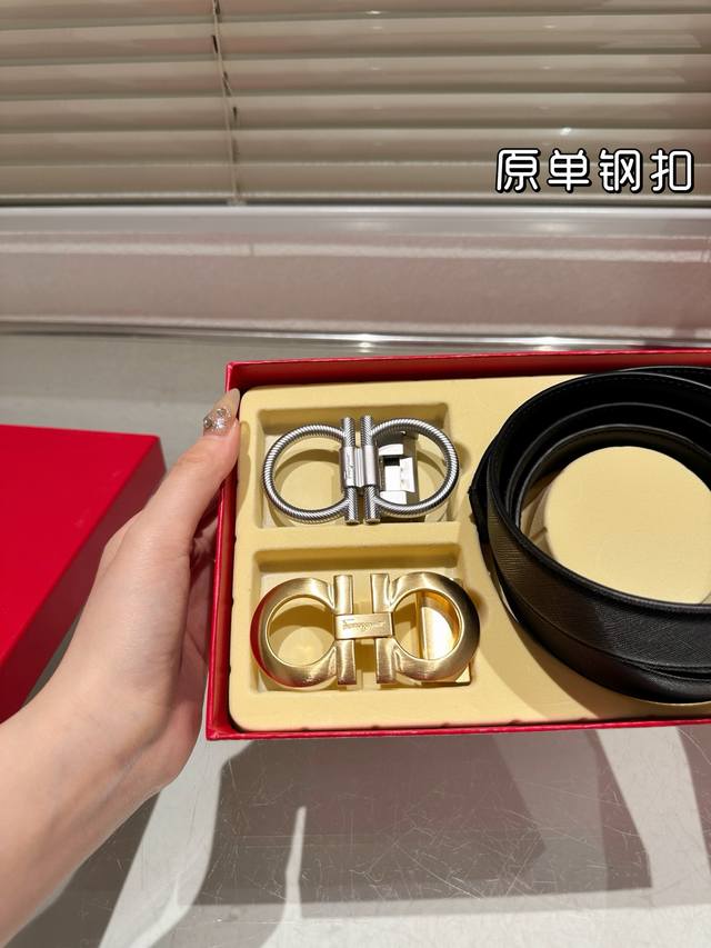 双头 钢扣 高版本 腰带 菲拉格慕牛皮皮带 热门款 男女通用皮带里面最火的版本啦 质量很好 全套包装 五金绝对不褪色 皮带头和专柜一样的哦 配礼盒手提袋发票