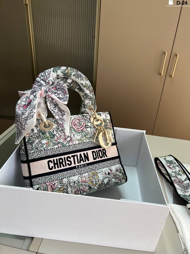 dior迪奥刺绣戴妃包 优雅大气 这份质感 小仙女们值得拥有 d-24尺寸25 20折叠盒