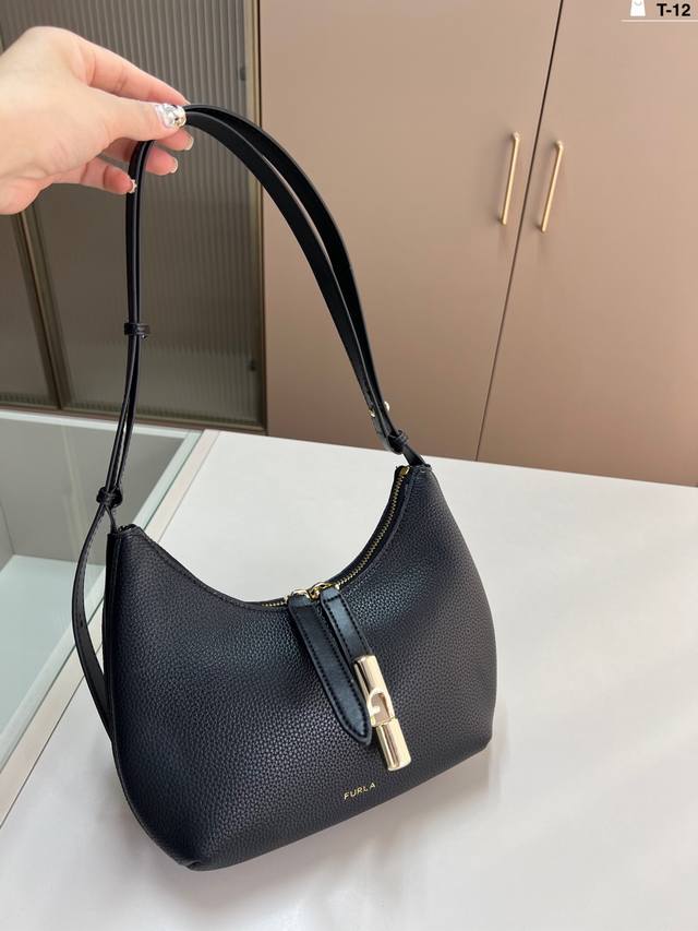 芙拉Furla 马鞍包 小巧而空间充裕 可容纳日常随身物品 t-12尺寸20 14配盒